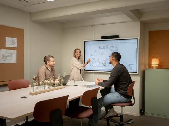 People having a meeting.