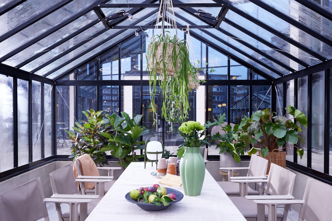 Sitting area in a greenhouse on the roof terrace.